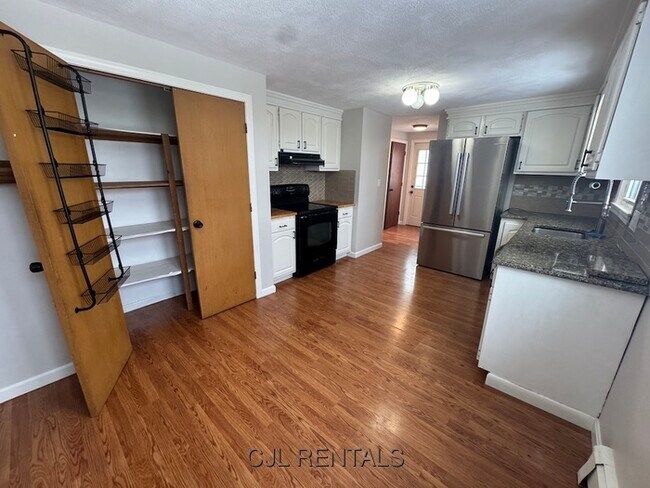 Building Photo - 108 Trimount Ave