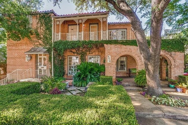 Building Photo - "Charming 3-Bedroom Home on University Blvd – Spacious 2402 Sq Ft with 2 Full Baths in Prime Univ...