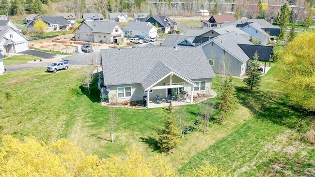 Building Photo - Beautiful Dover Bay Home