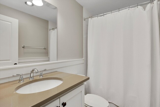 Building Photo - Live in One of Lake Oswego's Most Convenie...