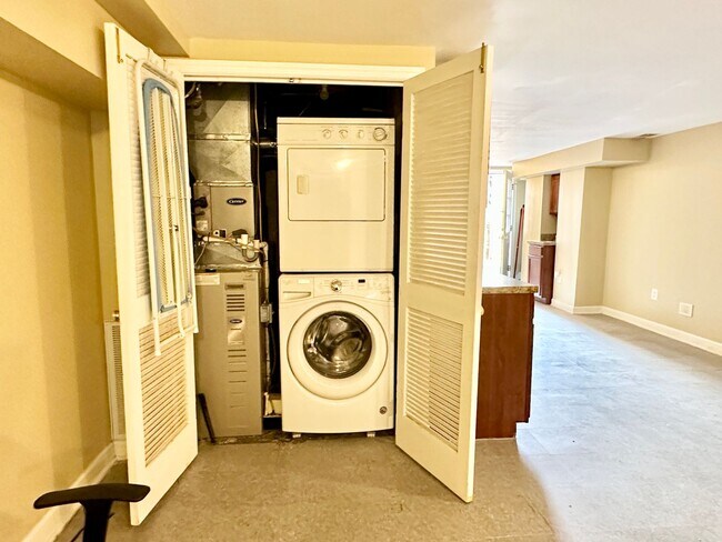 Building Photo - 2 Bed 1 Bath Adams Morgan