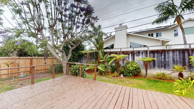 Building Photo - Spacious 3 Bedroom Home Available for Long...