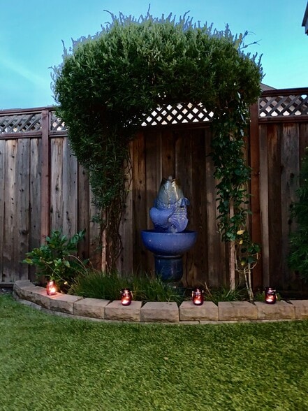 Building Photo - 904 Bond Pl