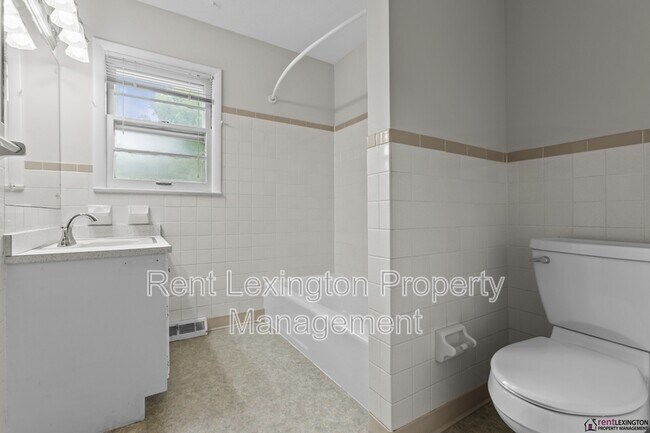 Building Photo - 2124 Violet Rd