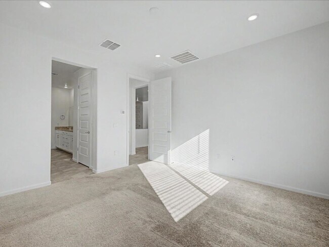 Building Photo - 17606 S Ridgerunner Dr