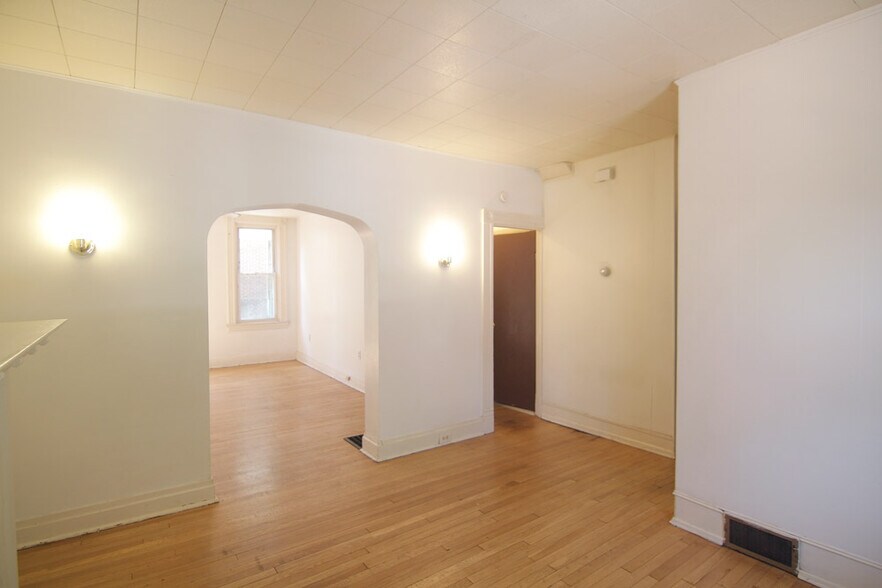 Building Photo - 618 West St