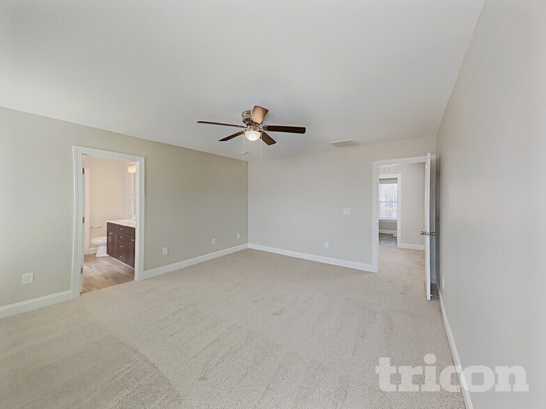 Building Photo - 834 Lakemont Dr