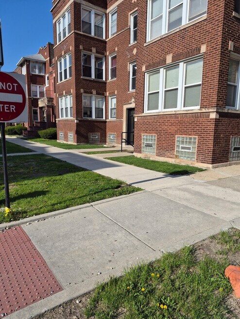 Building Photo - 6657 S Minerva Ave