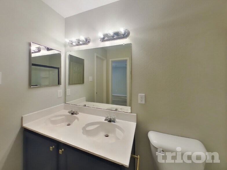 Building Photo - 1837 Wildrose Dr