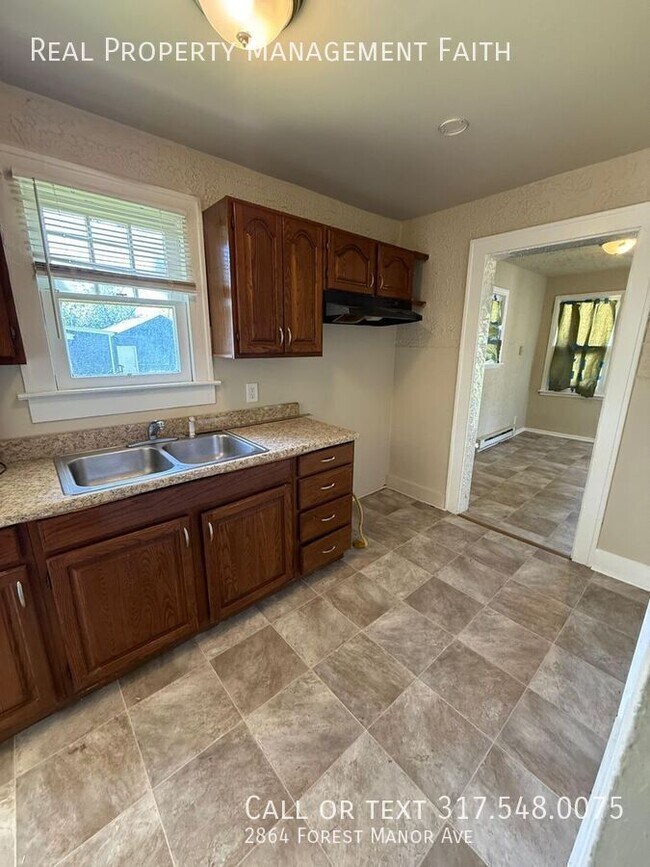 Building Photo - 2864 Forest Manor Ave