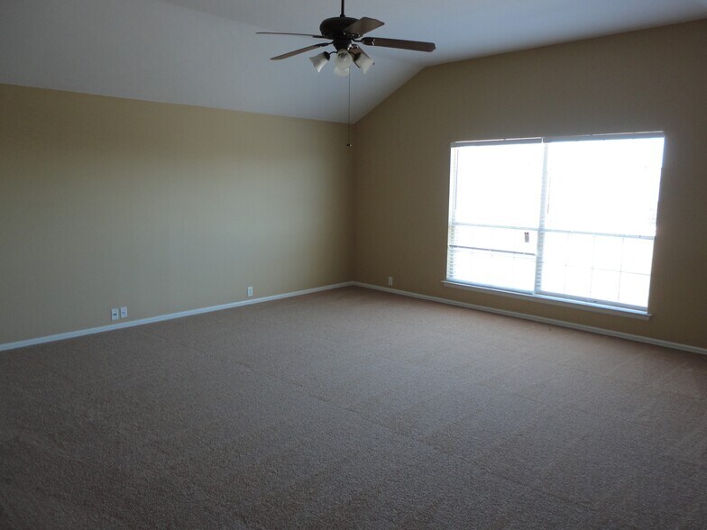 Building Photo - 2525 Carolina Dr