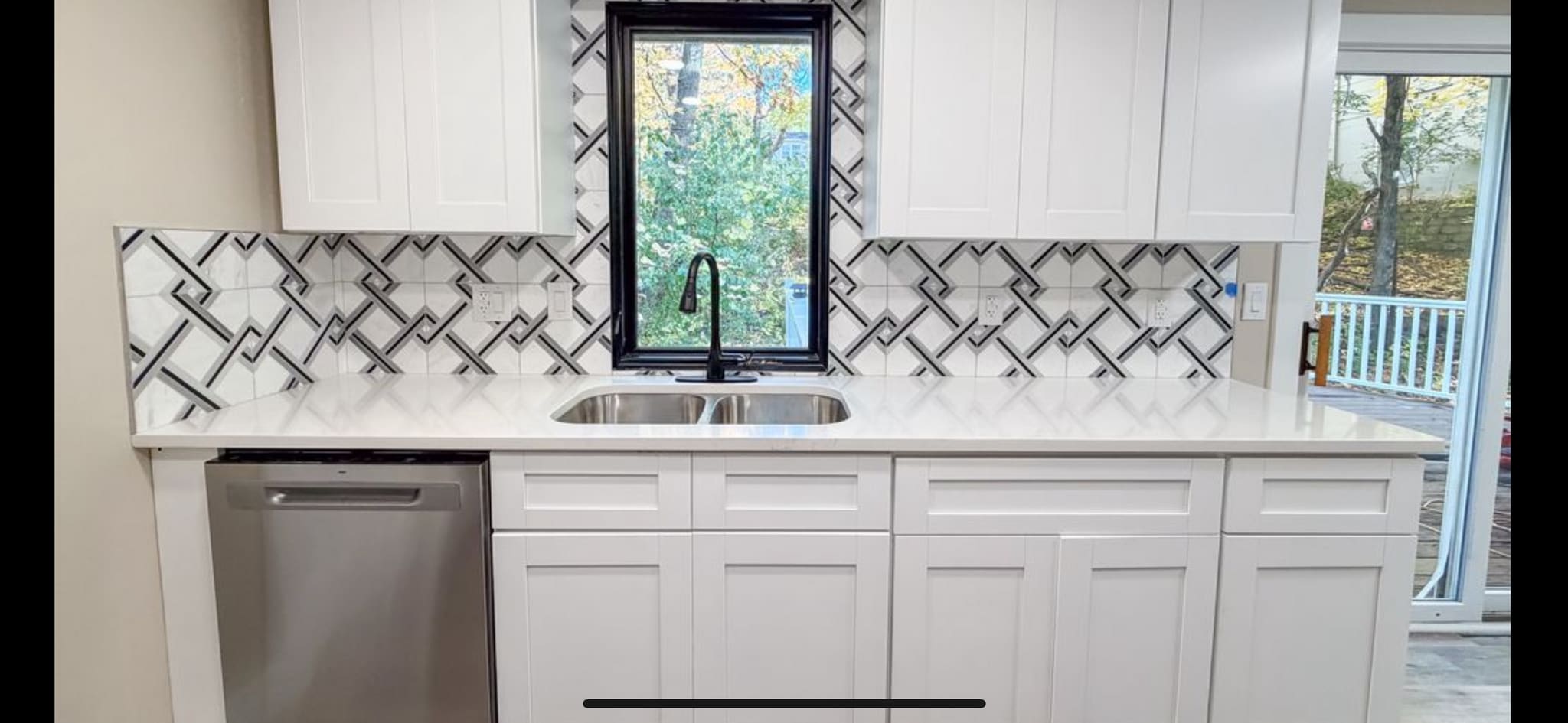 Building Photo - 573 Maple Sq