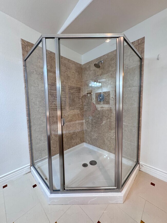 Building Photo - LUXURY LIVING • GOLF COURSE VIEW • GUARD-GATED COMMUNITY