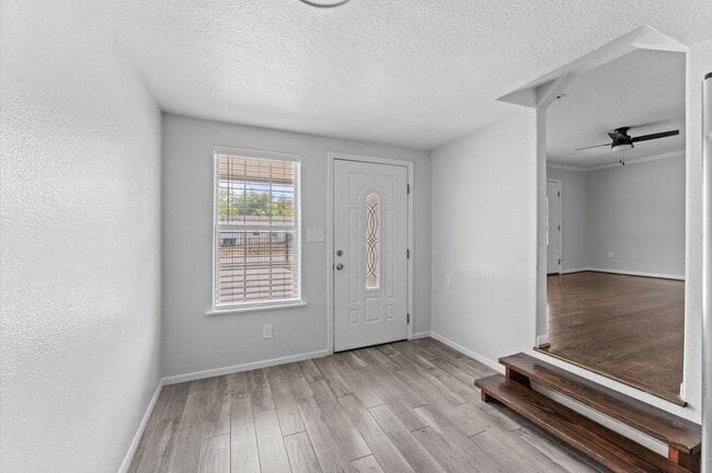 Building Photo - 2024 Jean St