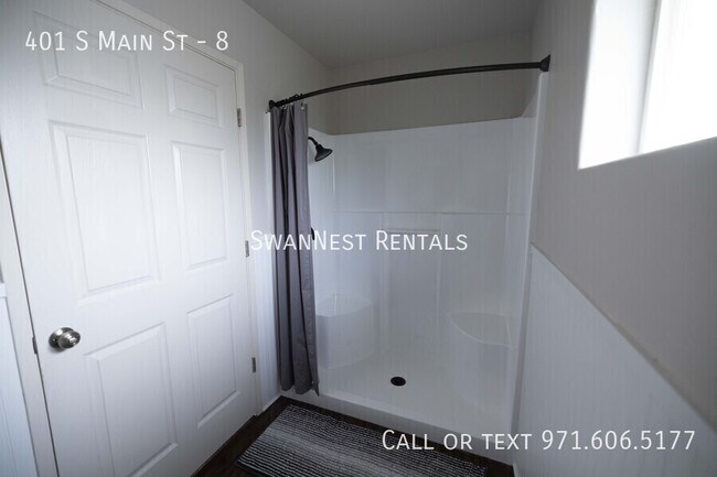 Building Photo - 401 S Main St