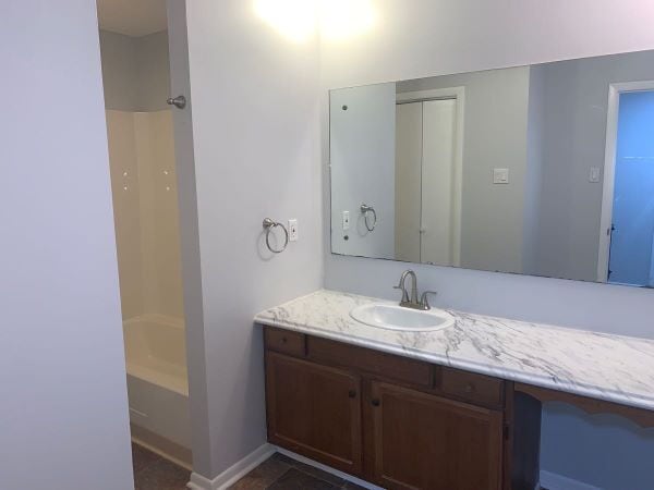 Building Photo - Cedar Bluff! Spacious 2bdrm/1.5bath