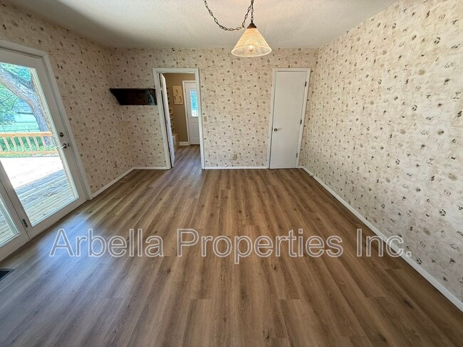 Building Photo - 2708 Granbrook Dr