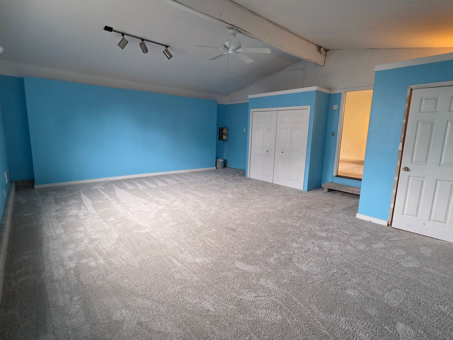 Building Photo - Lynnwood 3 Bedroom Rambler with Fenced Yard - Pets Welcome