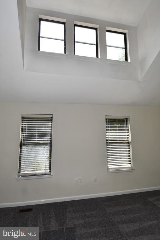 Building Photo - 5175 King Charles Way