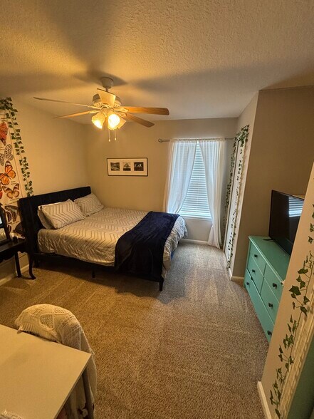 Building Photo - 454 Scrub Jay Dr