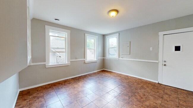 Building Photo - 3347 Seymour Ave