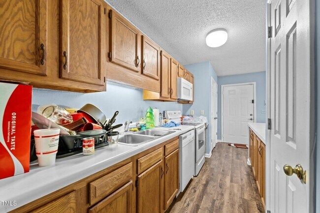 Building Photo - 702 Glendale Dr
