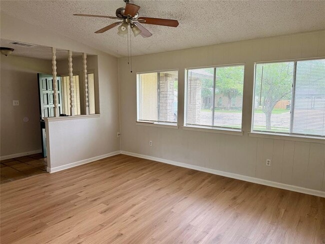 Building Photo - 610 Chisholm Valley Dr