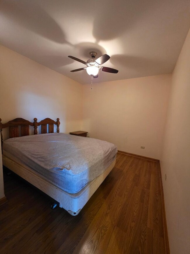 Building Photo - 2843 S Archer Ave