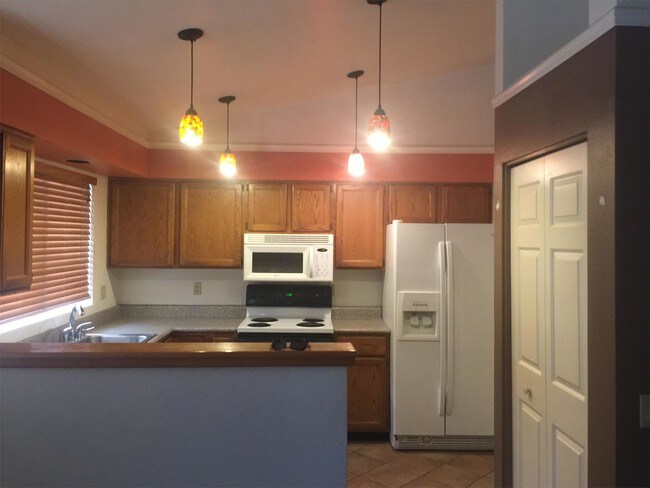 Building Photo - 465 E Providence Dr