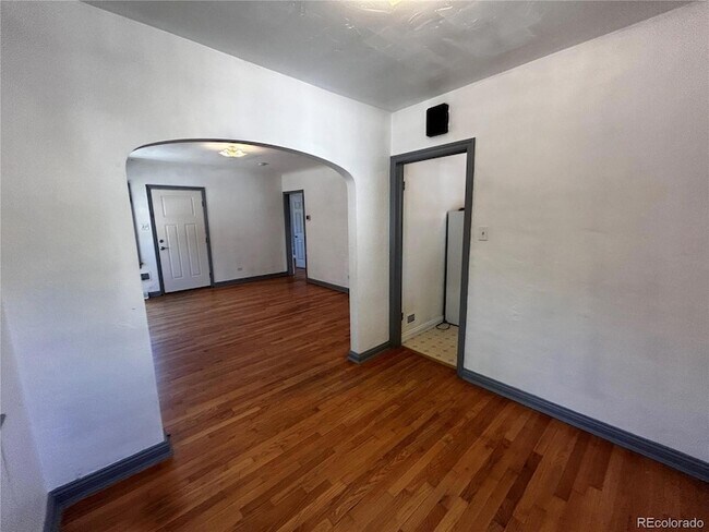 Building Photo - 2111 S Emerson St