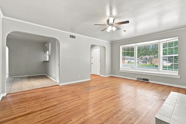 Building Photo - 6624 E 27th Pl