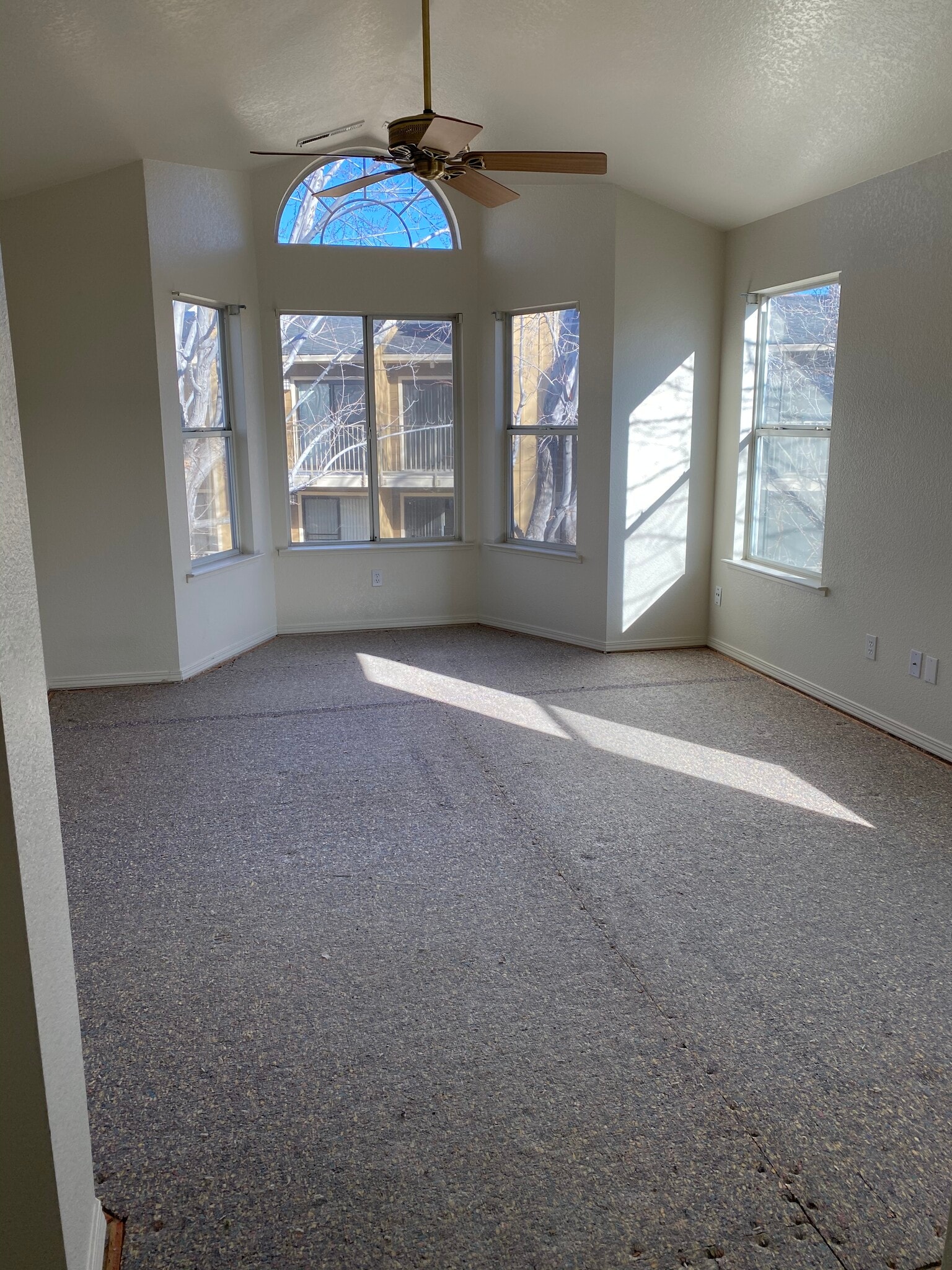 Master bedroom - 1851 Mountain Vista Way