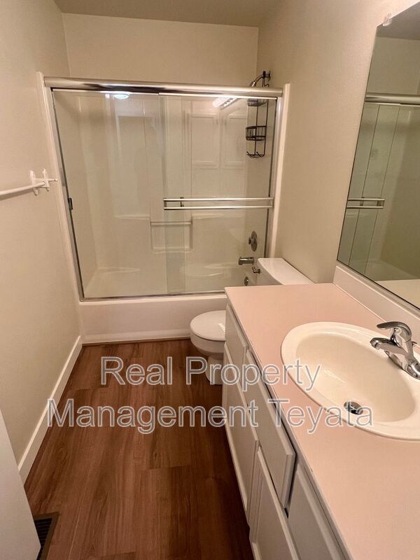 Building Photo - 902 S 22nd Ct