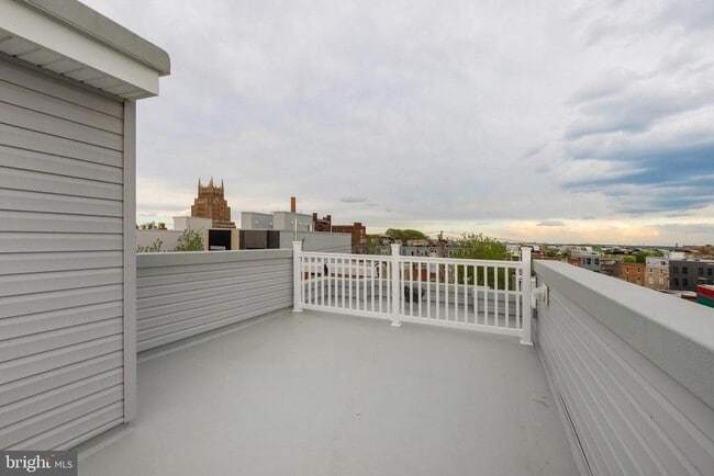 Building Photo - 2530 N Howard St