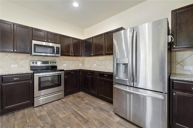 Building Photo - 401 Cassandra Dr