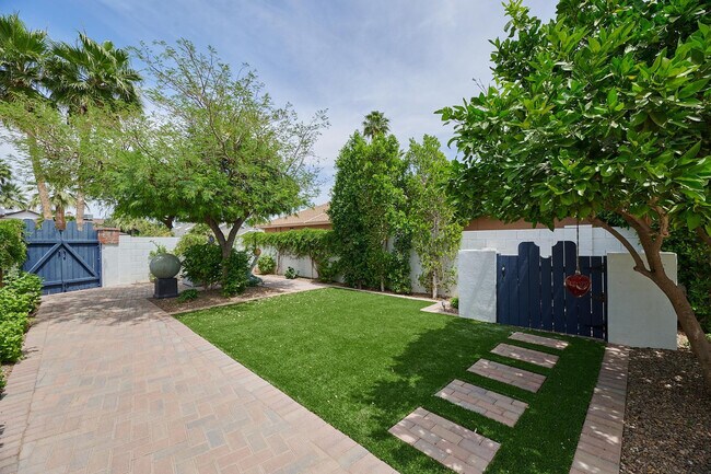 Building Photo - 8113 E Redwing Rd