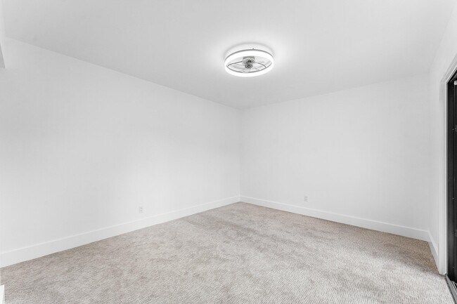 Building Photo - 3007 San Clara Dr