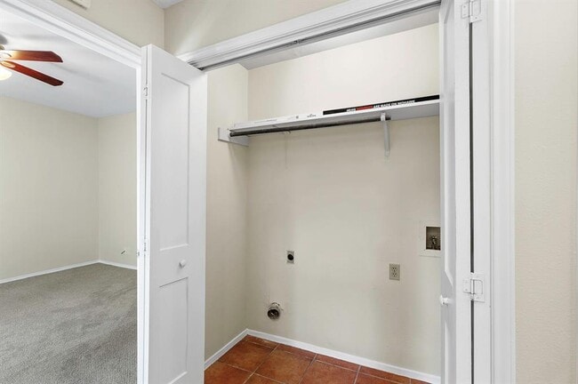 Building Photo - 6600 Valleyside Rd