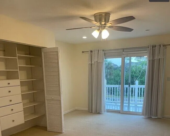 Building Photo - 8771 Bay Pointe Dr