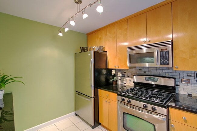 Building Photo - 741 Acorn Ct