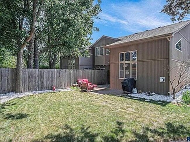 Building Photo - Charming 3-Bedroom Twin Home — 904?E?Jane?...