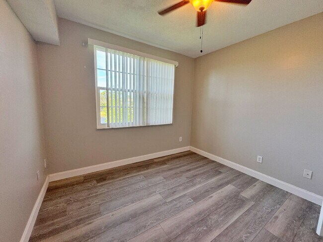 Building Photo - 2 BR / 2 BA Las Palmas Condo!