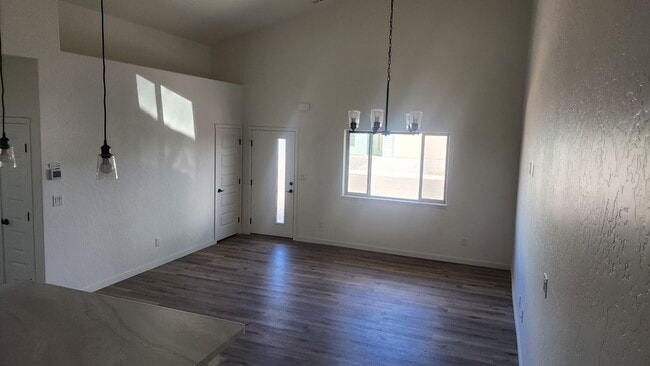 Building Photo - Great 3 bedroom, 2 bath, 2 car garage home for rent