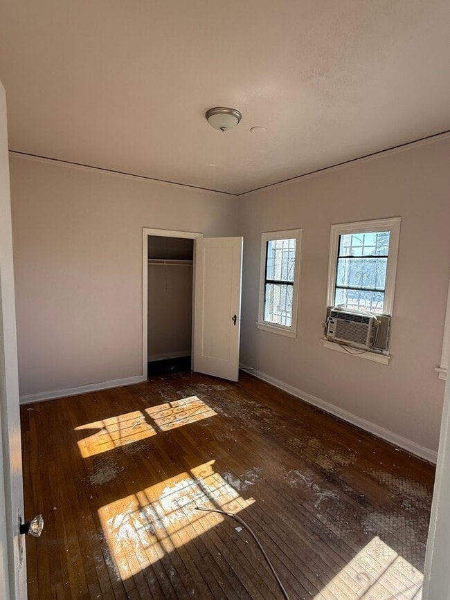 Building Photo - 5942 Willoughby Ave