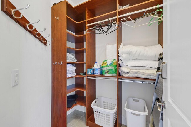 Building Photo - 285 SE 6th Ave