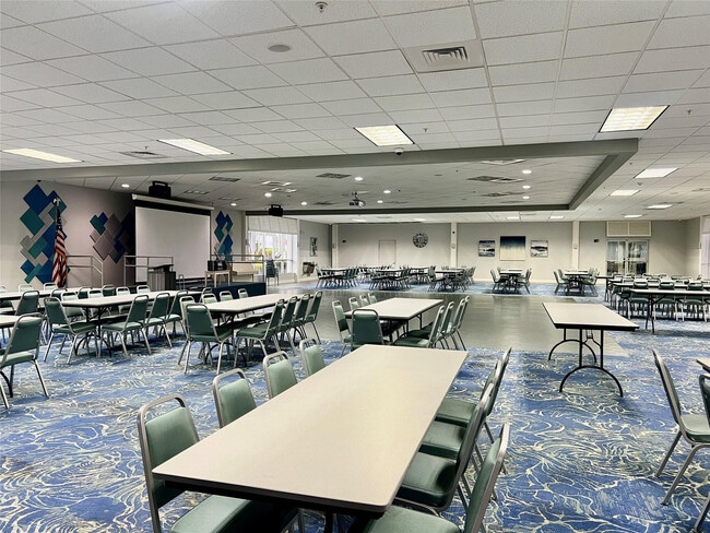 Building Photo - 690 Saxony Way