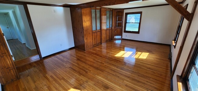 Building Photo - 304 Wilshire Dr