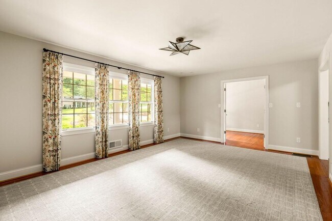 Building Photo - 2646 Caladium Dr NE