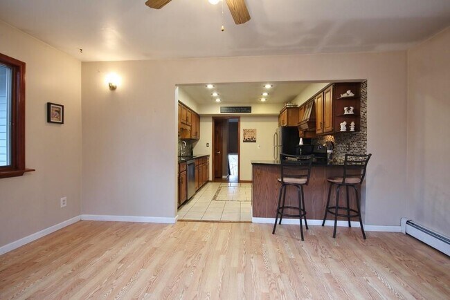 Building Photo - 1432 E Mombasha Rd
