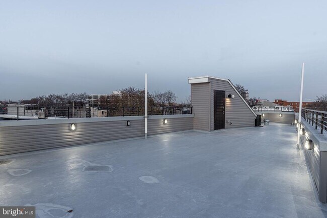 Building Photo - 2045 N College Ave